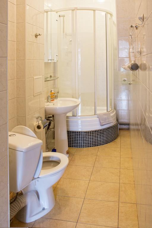 Kyiv Apartment In The City Center On Turgenevskaya Street מראה חיצוני תמונה