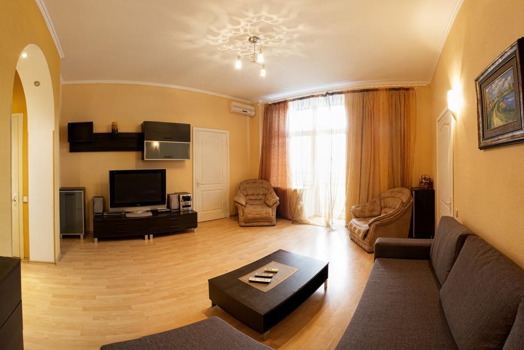Kyiv Apartment In The City Center On Turgenevskaya Street מראה חיצוני תמונה