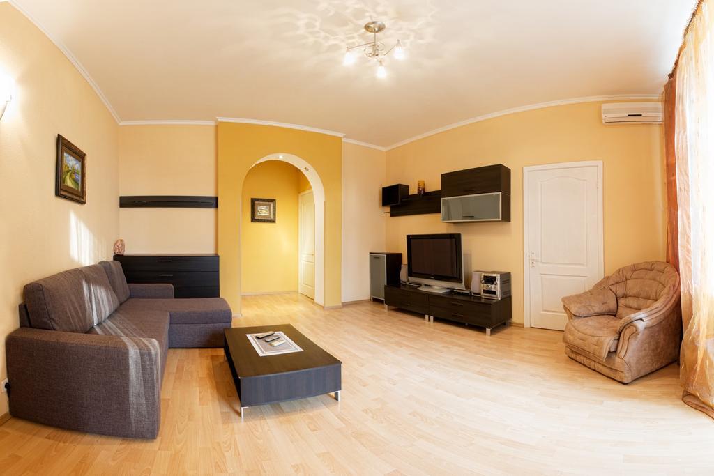 Kyiv Apartment In The City Center On Turgenevskaya Street מראה חיצוני תמונה
